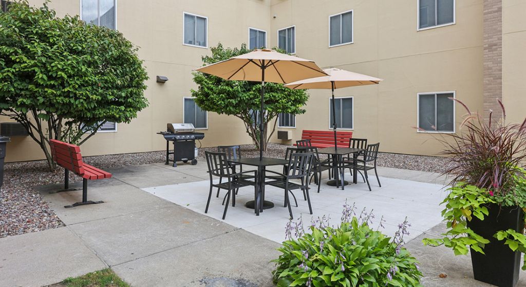 1490 Estates patio
