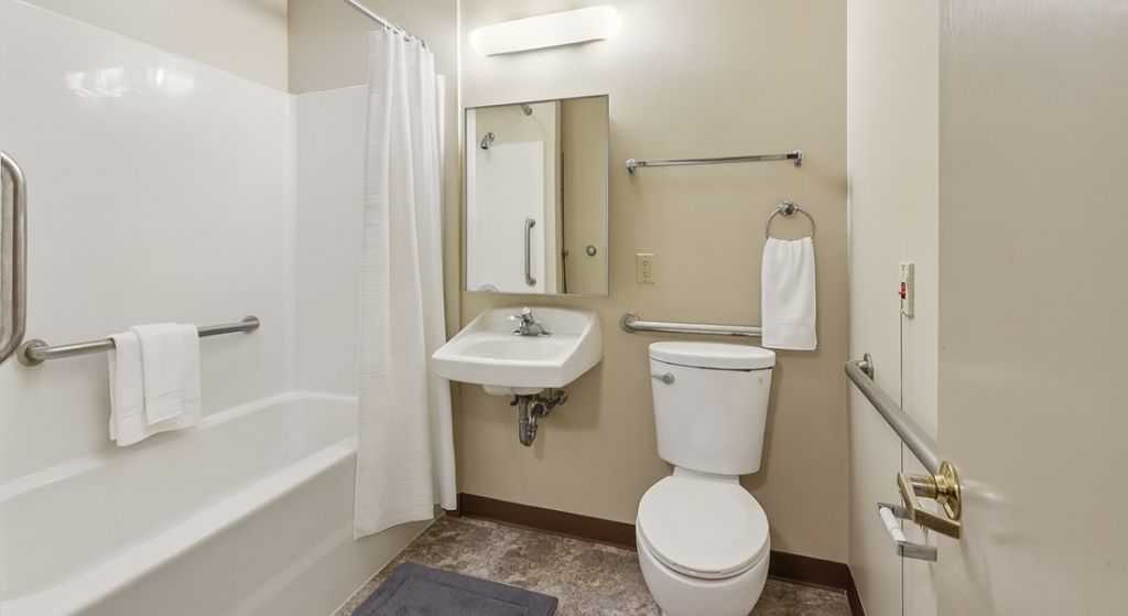 1490 Estates bathroom