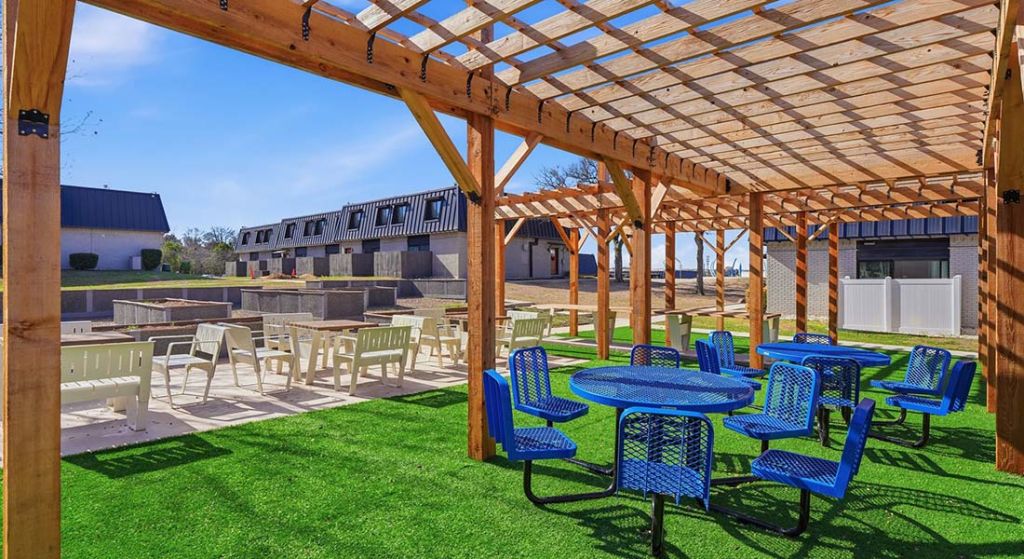 Travis Park Apartments exterior