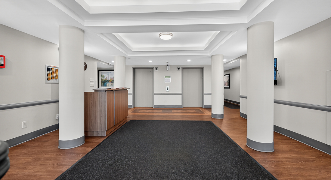 HH27 Harbor Hill foyer