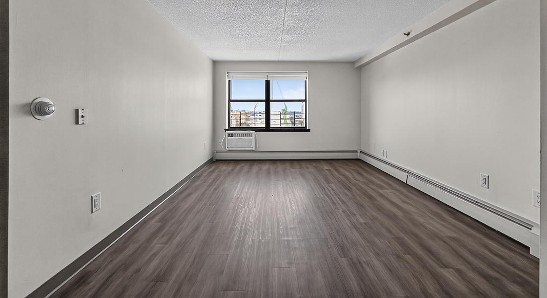 HH35 Harbor Hill bedroom