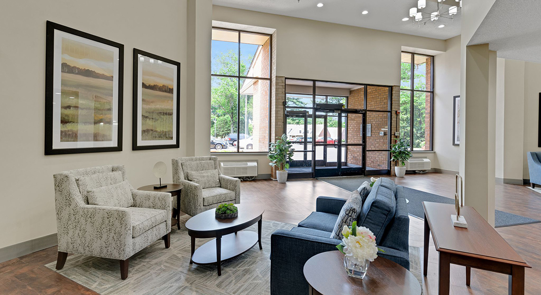 Highland Rim Terrace lounge