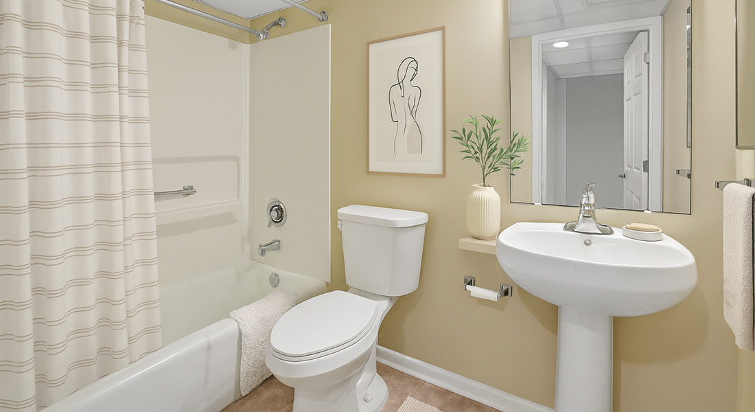 Christopher Towers bathroom